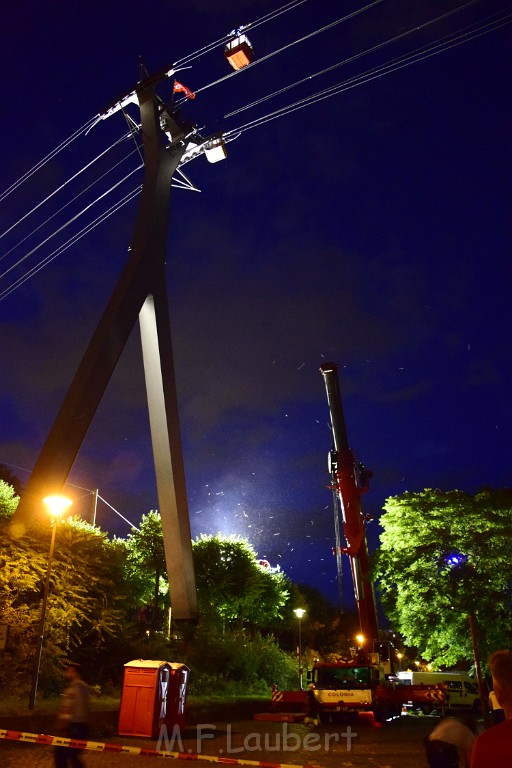 Koelner Seilbahn Gondel blieb haengen Koeln Linksrheinisch P870.JPG - Miklos Laubert